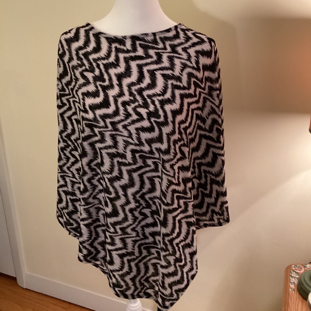 Chico’s poncho, one size black and white